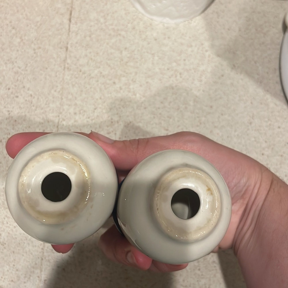 Salt & Pepper Shaker Set - Picture 5 of 7
